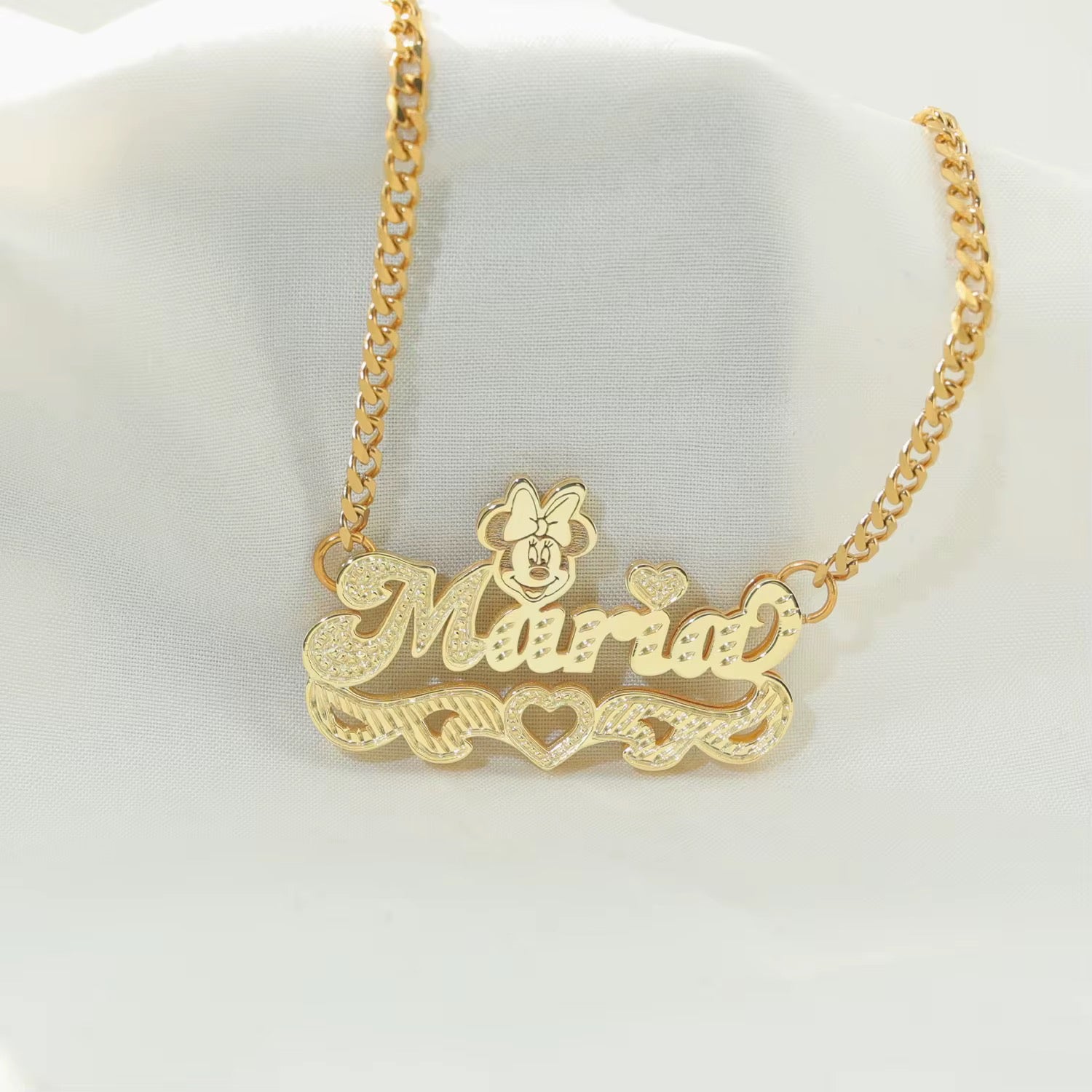 Minnie Mouse Nameplate Necklace